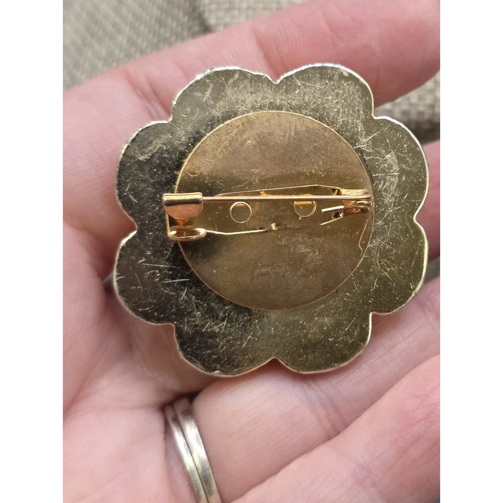 vintage gold-toned brooch jade cabochon Brooch Pin